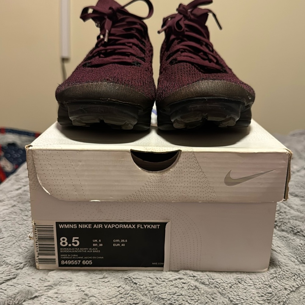 Women’s Nike Air Vapormax Flyknit gently worn size 8.5 US